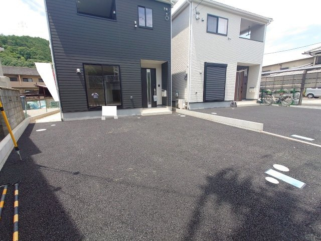 早くもラスト１邸☆ゆったり４ＬＤＫ☆駐車２台可能☆クレイドルガーデン大津市茶戸町第１の駐車場|駐車スペース