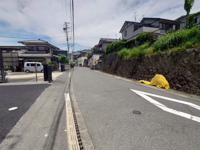 早くもラスト１邸☆ゆったり４ＬＤＫ☆駐車２台可能☆クレイドルガーデン大津市茶戸町第１の前面道路含む現地写真|前面道路含む現地