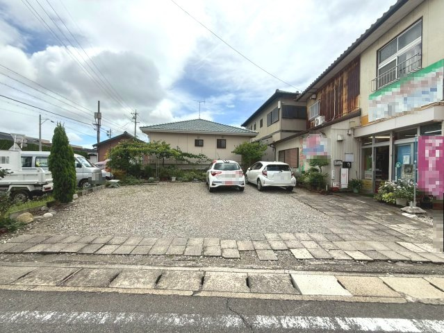田戸町3丁目貸店舗の駐車場