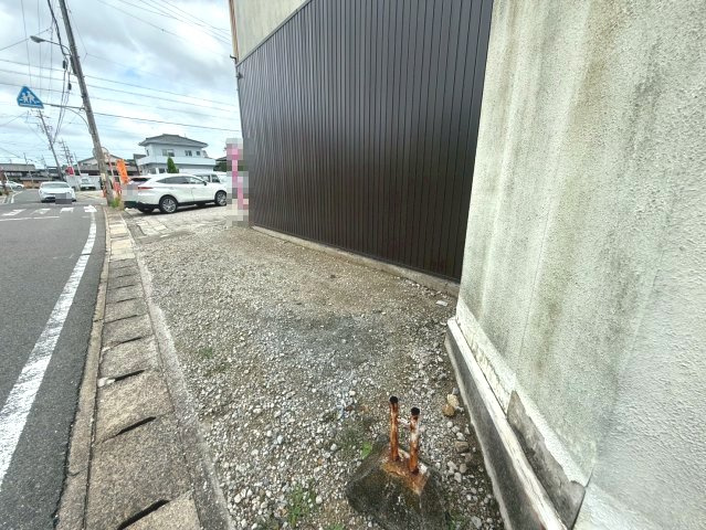 田戸町3丁目貸店舗の駐車場