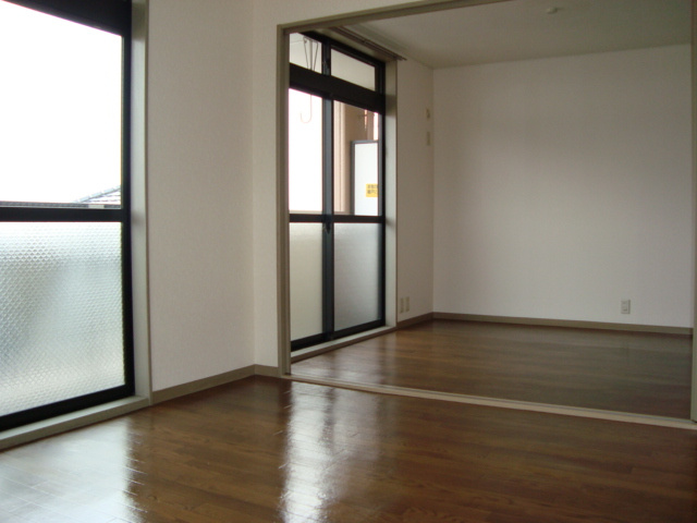 エスペランツアの居間・リビング|洋室から