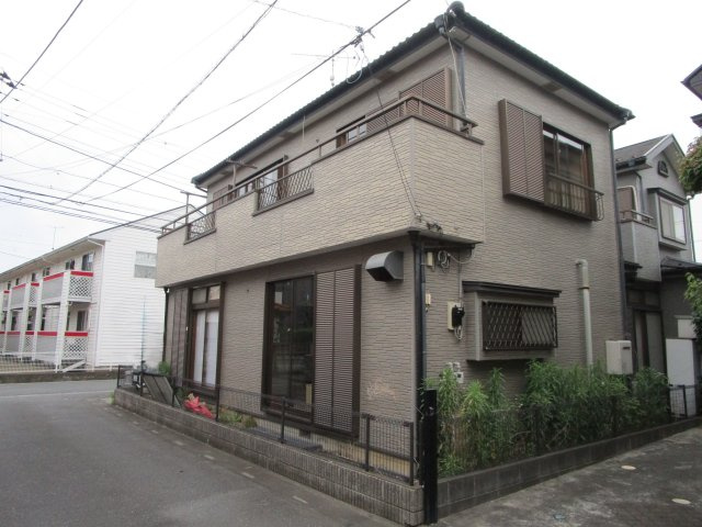 桶川市西　中古戸建の前面道路含む現地写真