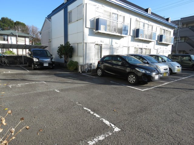 スカイメゾンAの駐車場