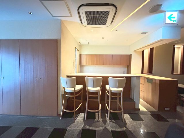 康生通り イーラウエストビルの内装