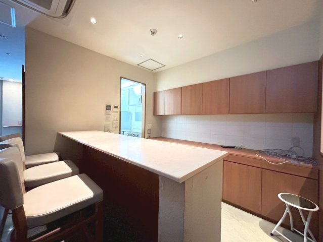 康生通り イーラウエストビルの内装