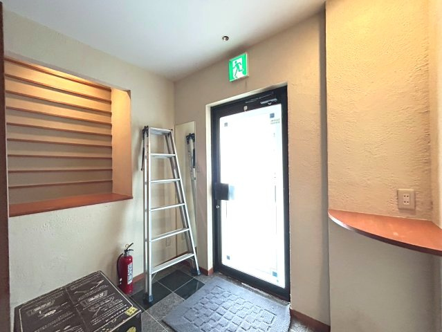 康生通り イーラウエストビルの内装