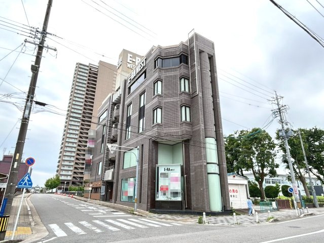 康生通り イーラウエストビルの外観