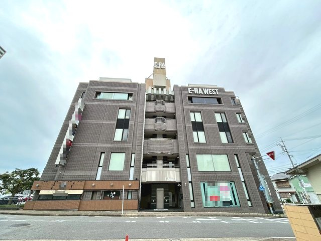 康生通り イーラウエストビルの外観