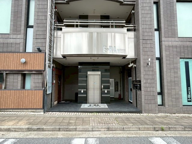 康生通り イーラウエストビルの外観