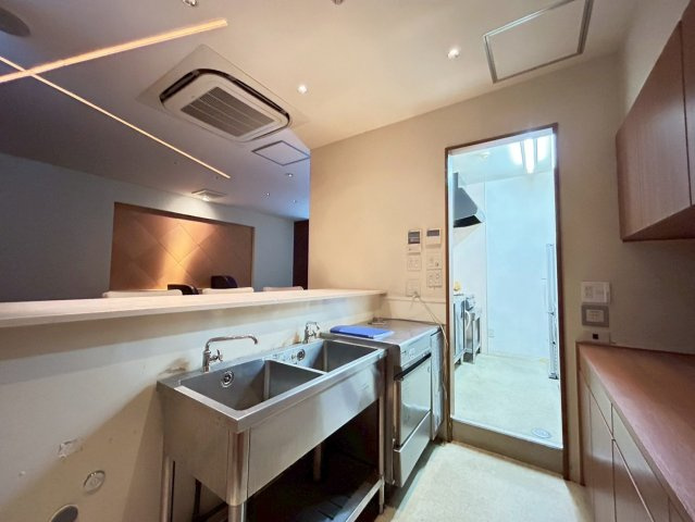 康生通り イーラウエストビルの内装