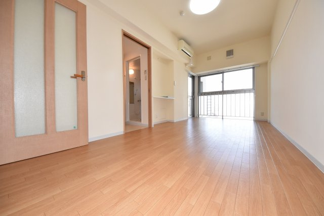 ルーセントオーデン難波の居間・リビング