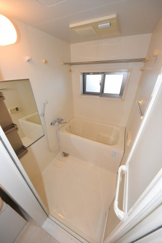 ルーセントオーデン難波の浴室