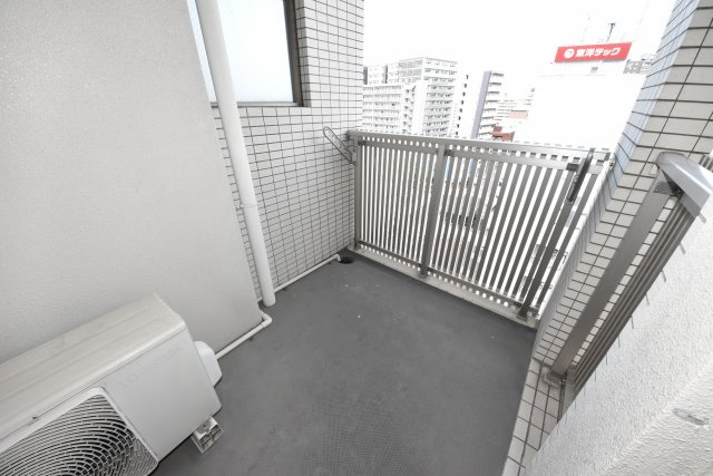 ルーセントオーデン難波のバルコニー