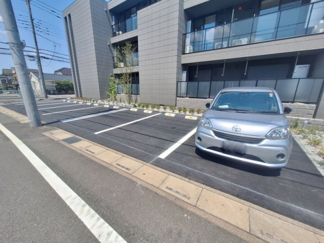 ルミナスガーデン東大宮の駐車場