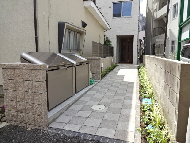 フローレス浦和のエントランス