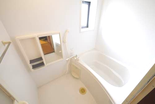 熊本市北区鶴羽田２丁目のアパートの浴室