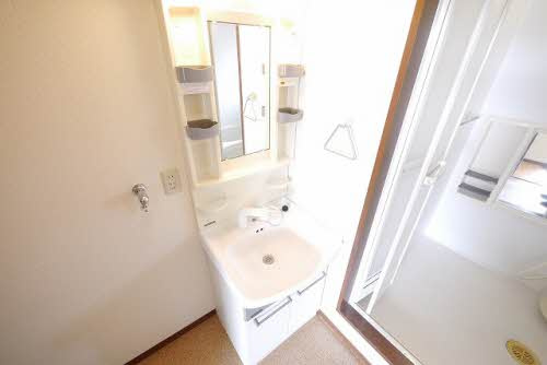 熊本市北区鶴羽田２丁目のアパートの洗面所