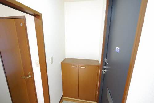 熊本市北区鶴羽田２丁目のアパートの玄関