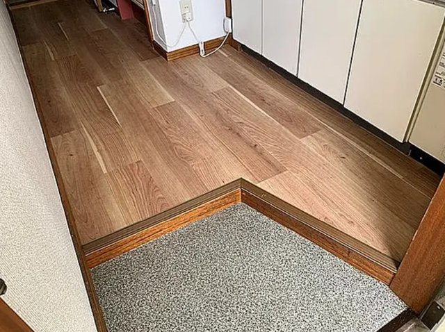 二重登録　横浜市港北区菊名5丁目　一棟アパート　現況満室稼働中の玄関