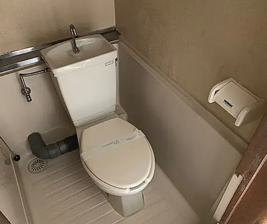 二重登録　横浜市港北区菊名5丁目　一棟アパート　現況満室稼働中のトイレ