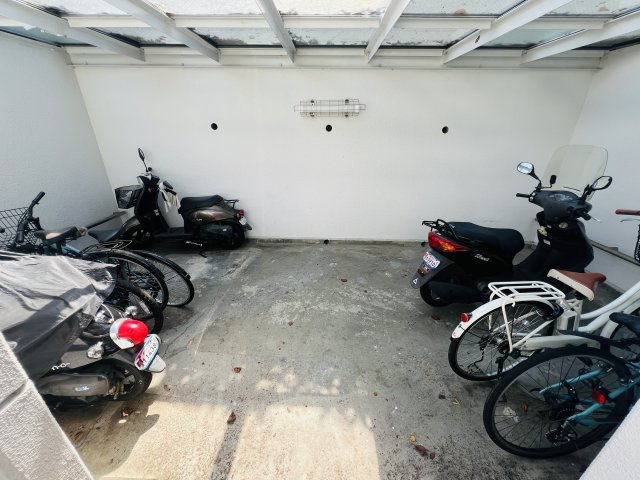 コンフォール学園緑が丘第2の駐輪場