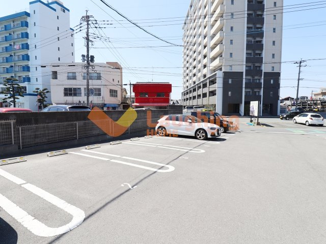 グランディールホーク花畑の駐車場|駐車場があるので、車を買う予定の方も安心です