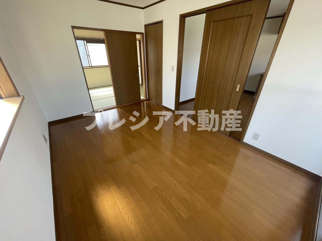 サンサンハイツの居間・リビング