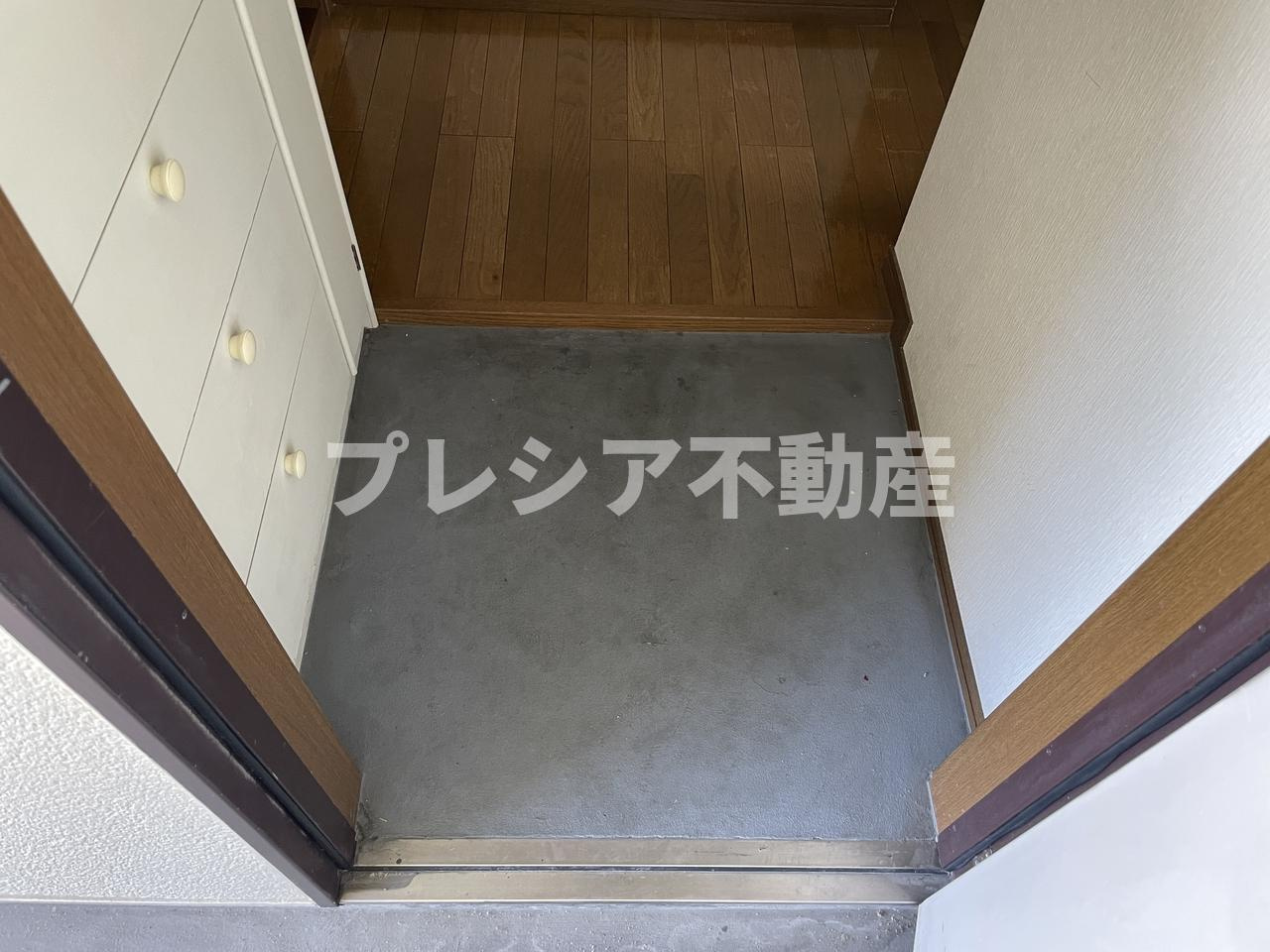 サンサンハイツの玄関