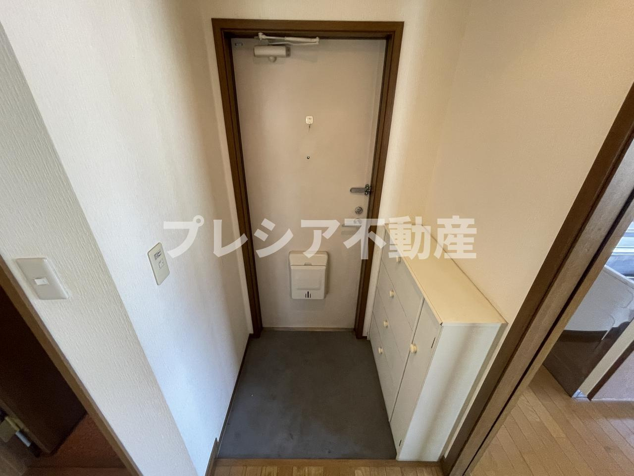 サンサンハイツの玄関