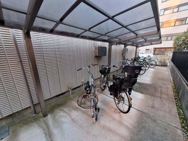 メゾンエトワールのその他共用部分|★屋根付き駐輪場★