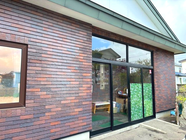 春採6丁目《平屋》中古住宅の玄関|風除室付き