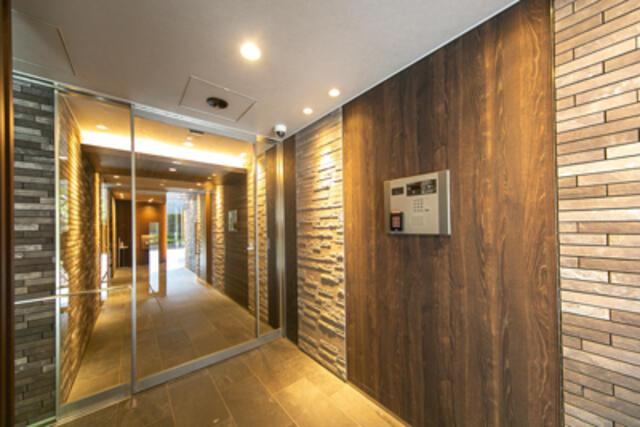 パークアクシス市谷加賀町のエントランス| 