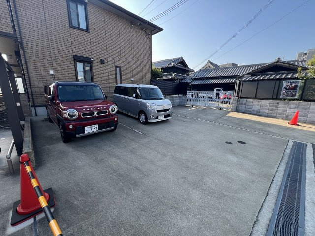 スカイヴィラ豊中の駐車場