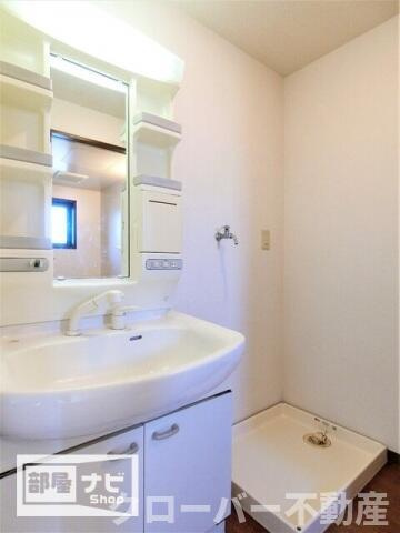 フォブール綾歌の独立洗面台