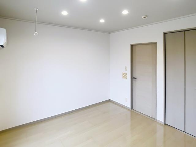 リバティ　ハイツ102の居間・リビング