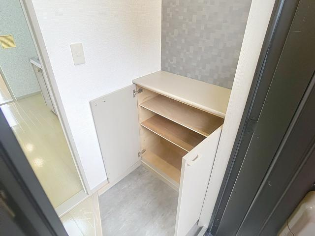 リバティ　ハイツ102の玄関