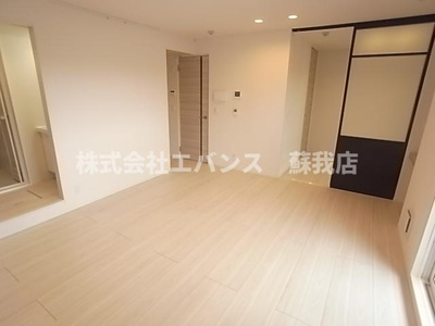 【居間・リビング】 | Ｄ-カヴェリ本千葉 | ゆったりとしたリビングです