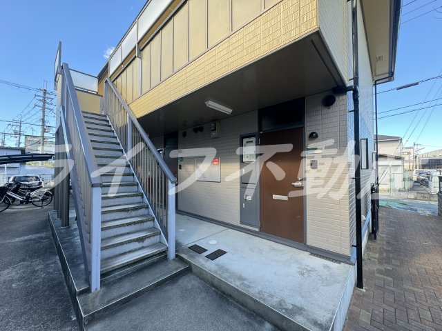 ミラーハイツIIIのエントランス|毎日通るエントランスはこのようになっています