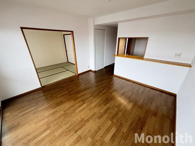 ジョイフル寿の居間・リビング