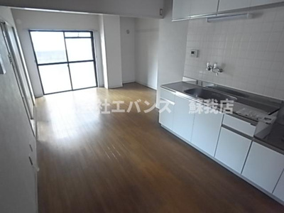 【居間・リビング】 | メゾン三羊 | ゆったり過ごせる居間です