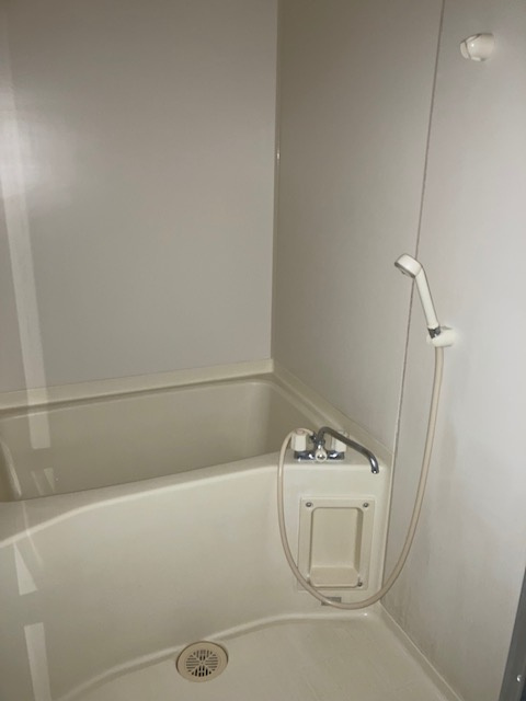 フォーラム東洋B棟の浴室|日々の暮らしに欠かせないお風呂です