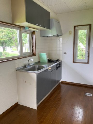 フォーラム東洋B棟のキッチン|キッチンに窓があるので揚げ物もへっちゃら！