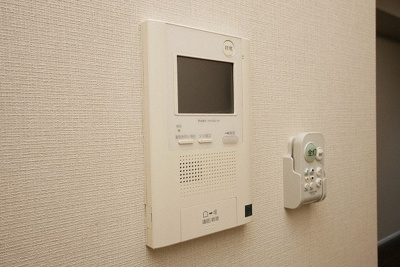 【セキュリティ】 | コンフォリア阿波座 | モニター付きインターホンです