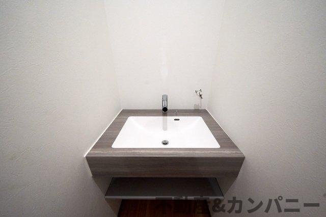 Maison du Mode椿　松山市古川西3丁目の新築戸建の独立洗面台|朝の支度にも助かる、独立の洗髪洗面化粧台