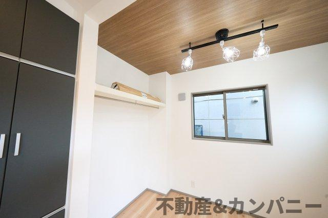 Maison du Mode椿　松山市古川西3丁目の新築戸建の居間・リビング|こちらのリビングで趣味の時間をお楽しみください