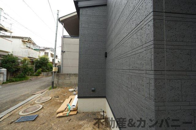 Maison du Mode椿　松山市古川西3丁目の新築戸建の前面道路含む現地写真|前面道路含む現地写真です