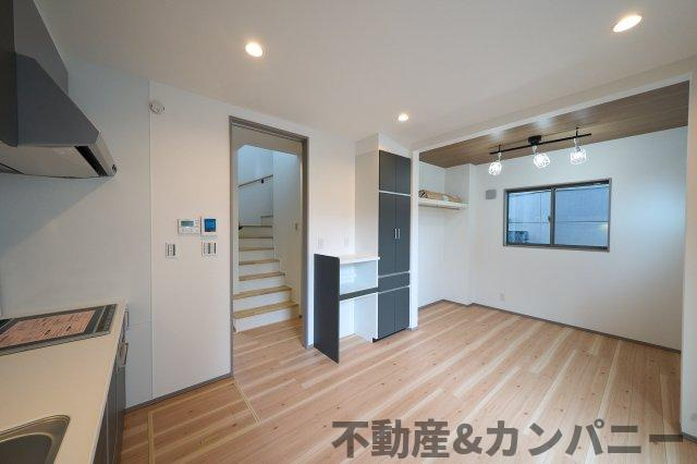 Maison du Mode椿　松山市古川西3丁目の新築戸建の居間・リビング|ゆったりとした居間です