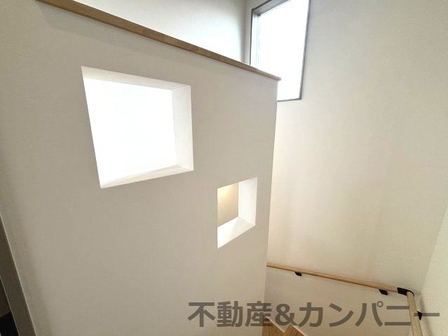 Maison du Mode椿　松山市古川西3丁目の新築戸建のその他|階段部分可愛らしいです