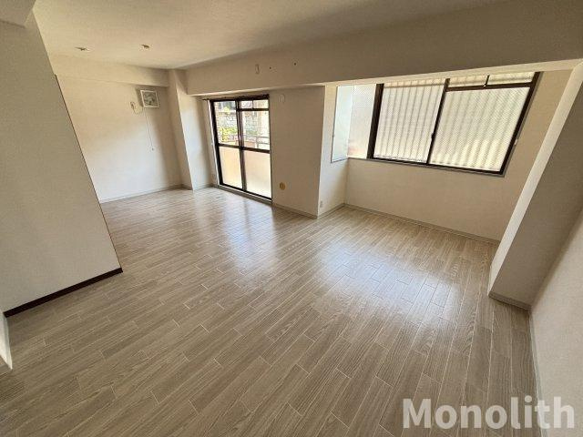 ヴィラロイヤル二色浜の居間・リビング