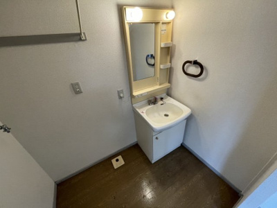 【洗面所】 | サンライフ湖東 | 同タイプ別部屋の写真のため現況を優先します